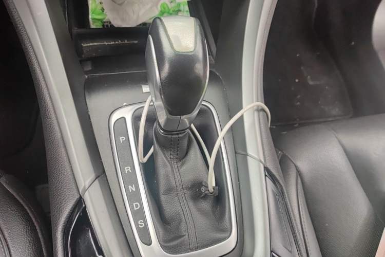Used Ford Mondeo 2013 2.0L GTDi240 Luxury Sport Model Gear Lever