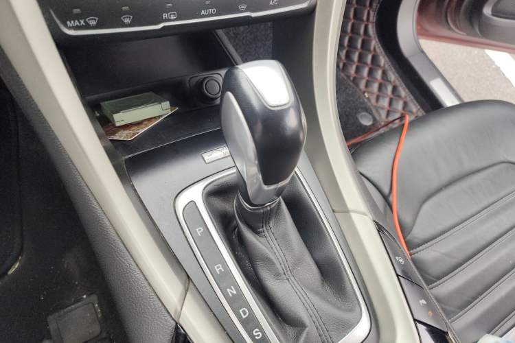 Used Ford Mondeo 2013 2.0L GTDi 200 Luxury Model Gear Lever