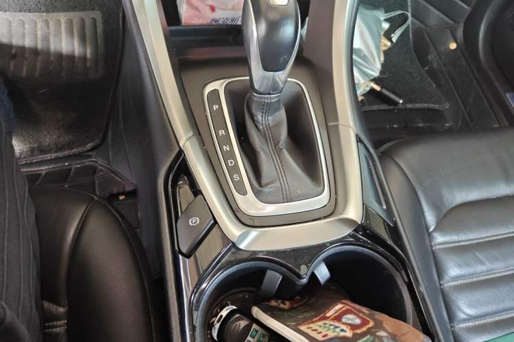 Used Ford Mondeo 2013 2.0L GTDi 200 Fashion Edition Gear Lever