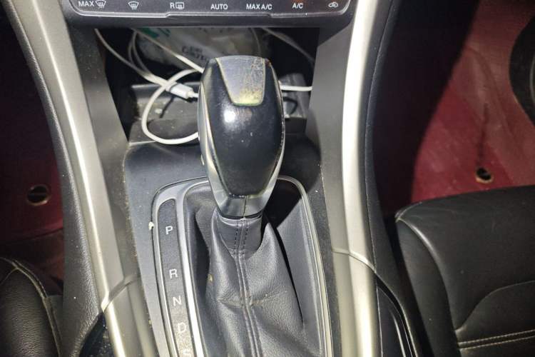 Used Ford Mondeo 2013 2.0L GTDi 200 Luxury Model Gear Lever