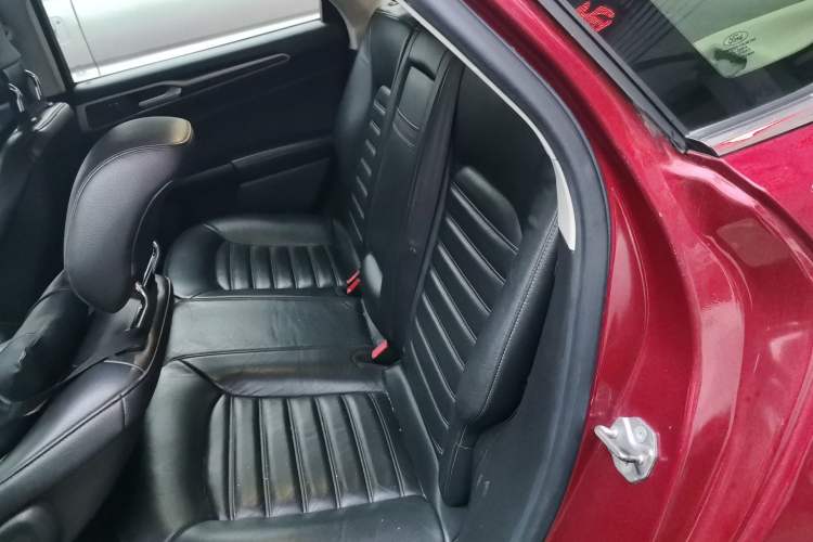 Used Ford Mondeo 2013 2.0L GTDi 200 Fashion Edition Left Rear Seat