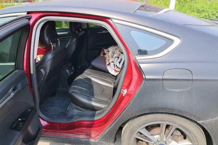 Used Ford Mondeo 2013 2.0L GTDi240 Luxury Sport Model Left Rear Seat