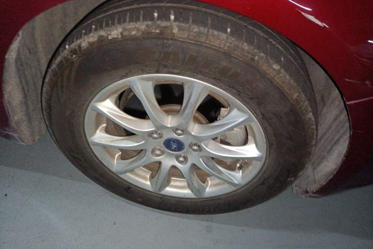 Used Ford Mondeo 2013 1.5L GTDi180 Comfort Model Right Front Wheel Hub