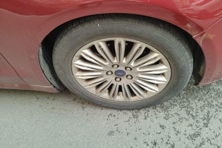 Used Ford Mondeo 2013 2.0L GTDi 200 Fashion Edition Right Front Wheel Hub