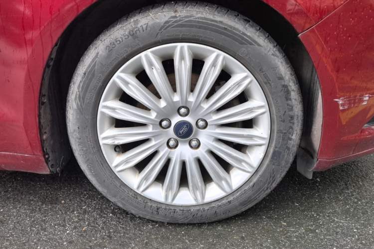 Used Ford Mondeo 2013 2.0L GTDi 200 Fashion Edition Right Front Wheel Hub