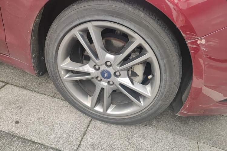 Used Ford Mondeo 2013 2.0L GTDi240 Luxury Sport Model Right Front Wheel Hub