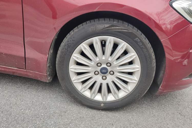 Used Ford Mondeo 2013 2.0L GTDi 200 Luxury Model Right Front Wheel Hub