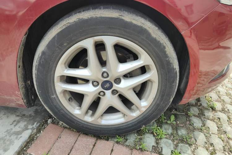 Used Ford Mondeo 2013 1.5L GTDi180 Fashion Edition Right Front Wheel Hub