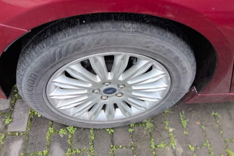 Used Ford Mondeo 2013 2.0L GTDi 200 Fashion Edition Right Rear Wheel Hub