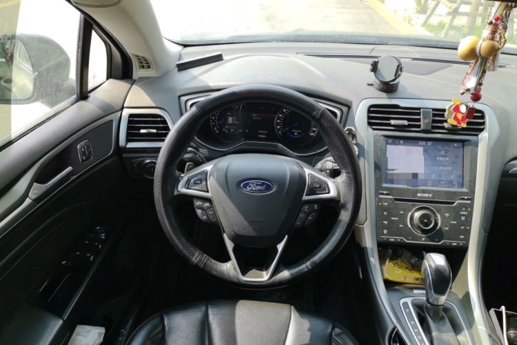 Used Ford Mondeo 2013 2.0L GTDi240 Luxury Sport Model Steering Wheel