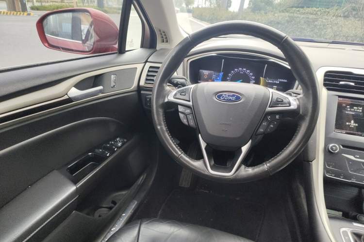 Used Ford Mondeo 2013 2.0L GTDi 200 Luxury Model Steering Wheel