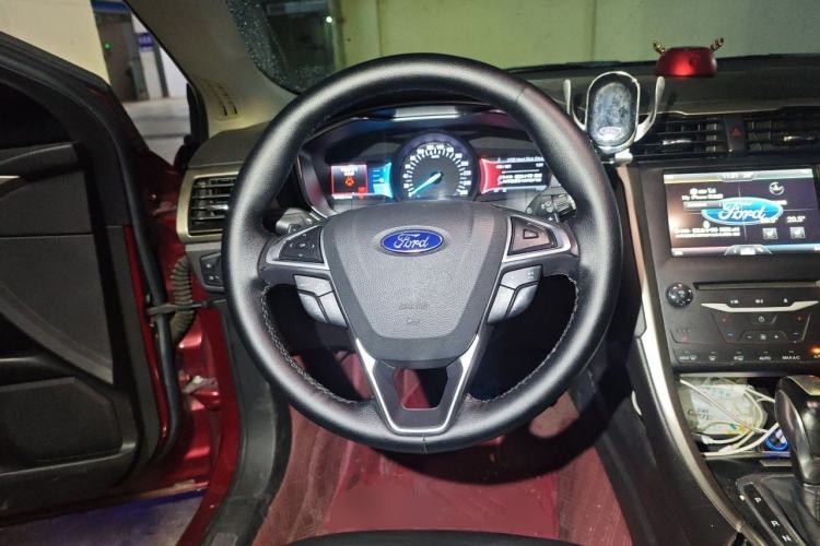 Used Ford Mondeo 2013 2.0L GTDi 200 Luxury Model Steering Wheel