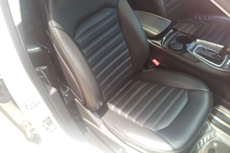 Used Ford Mondeo 2013 2.0L GTDi 200 Luxury Model Right Front Seat