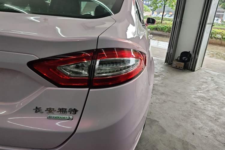 Used Ford Mondeo 2013 2.0L GTDi 200 Luxury Model Right Rear Taillight