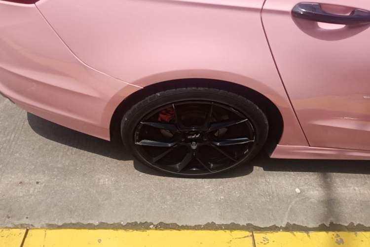 Used Ford Mondeo 2013 2.0L GTDi 200 Luxury Model Right Rear Wheel Hub
