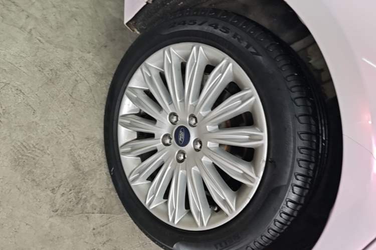 Used Ford Mondeo 2013 2.0L GTDi 200 Luxury Model Right Rear Wheel Hub