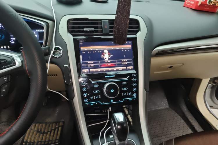 Used Ford Mondeo 2013 2.0L GTDi 200 Luxury Model Audio And AC Panel
