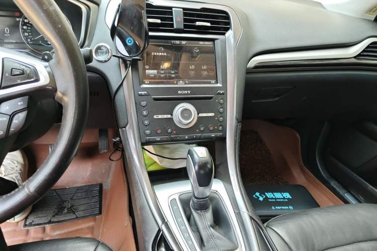 Used Ford Mondeo 2013 2.0L GTDi 200 Luxury Model Audio And AC Panel