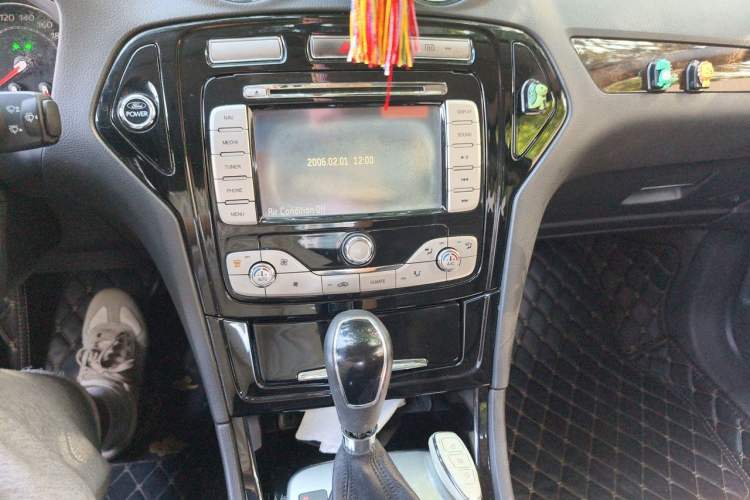 Used Ford Mondeo 2013 2.3L Luxury Model Audio And AC Panel