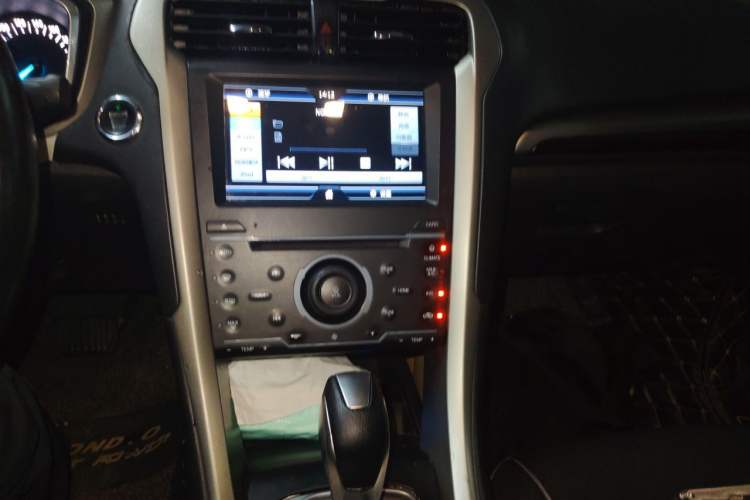Used Ford Mondeo 2013 2.0L GTDi 200 Fashion Edition Audio And AC Panel