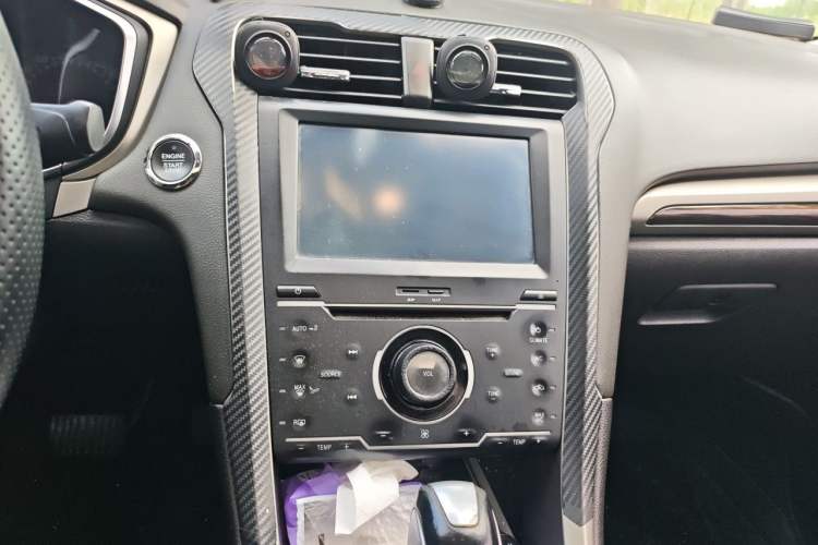 Used Ford Mondeo 2013 2.0L GTDi 200 Fashion Edition Audio And AC Panel