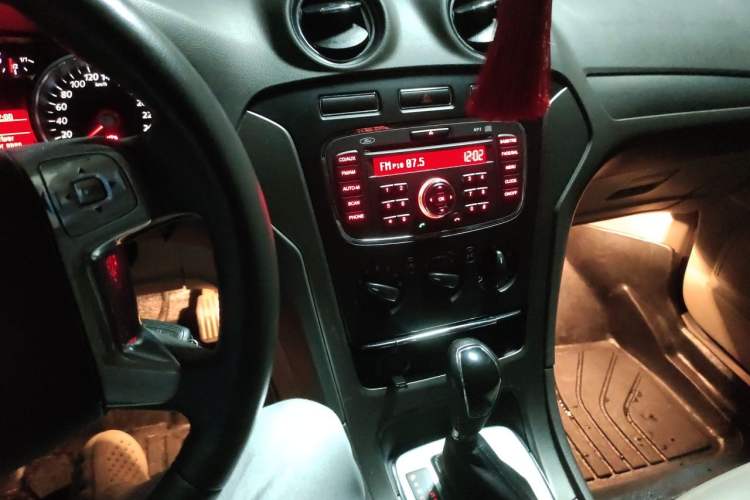 Used Ford Mondeo 2013 2.3L Fashion Edition Audio And AC Panel