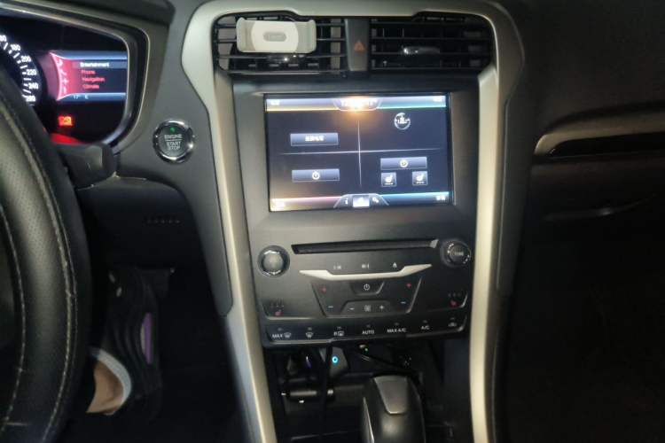 Used Ford Mondeo 2013 2.0L GTDi 200 Luxury Model Audio And AC Panel