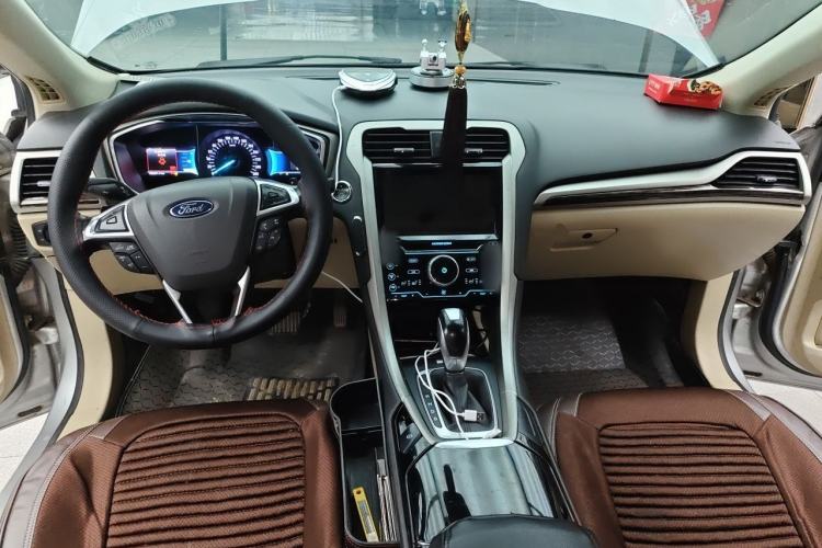 Used Ford Mondeo 2013 2.0L GTDi 200 Luxury Model Center Console