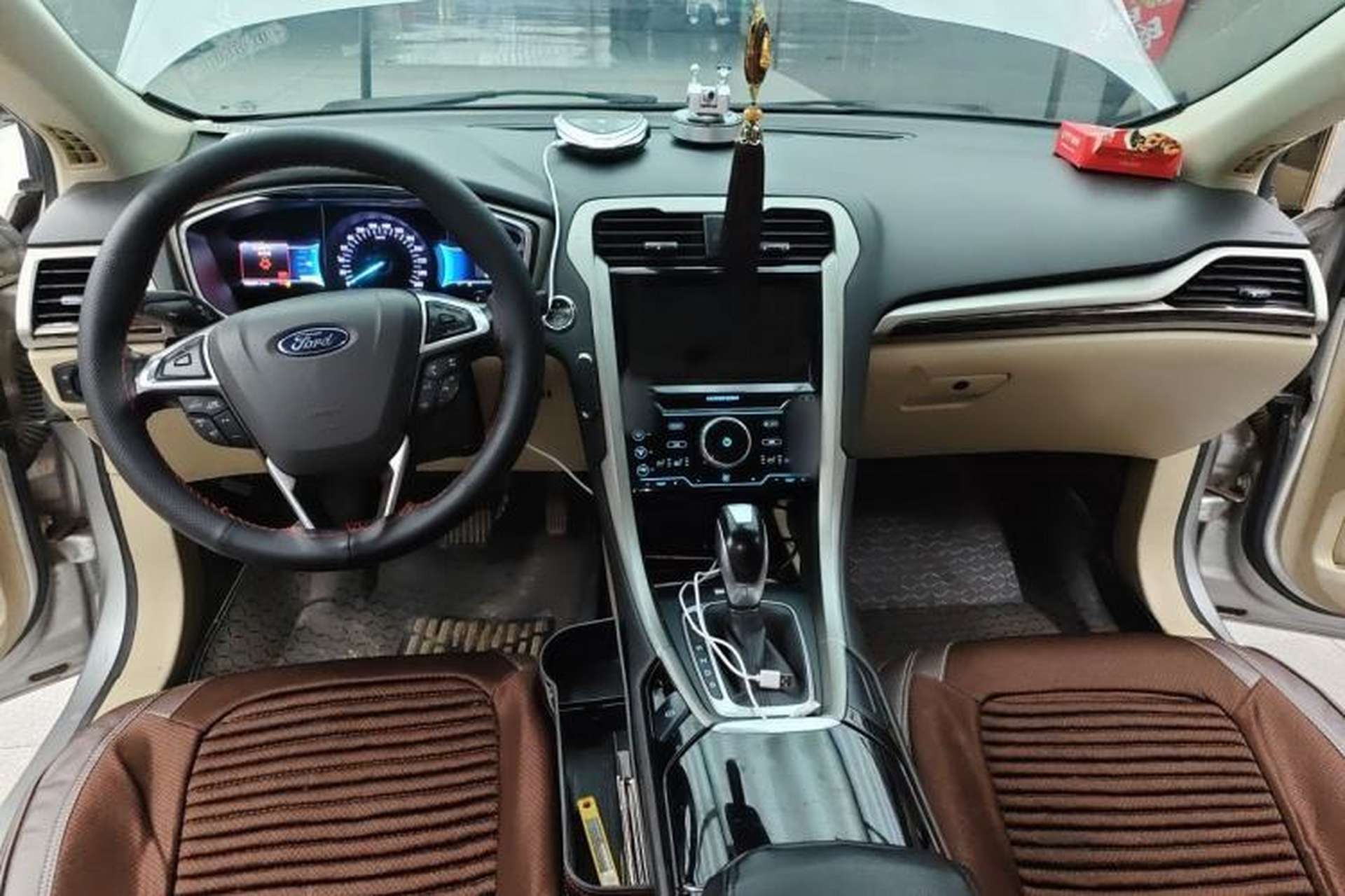 Used Ford Mondeo 2013 2.0L GTDi 200 Luxury Model Center Console