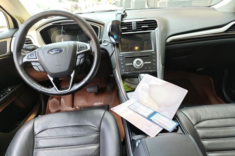 Used Ford Mondeo 2013 2.0L GTDi 200 Luxury Model Center Console