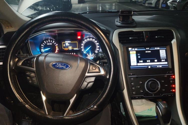 Used Ford Mondeo 2013 2.0L GTDi 200 Fashion Edition Center Console