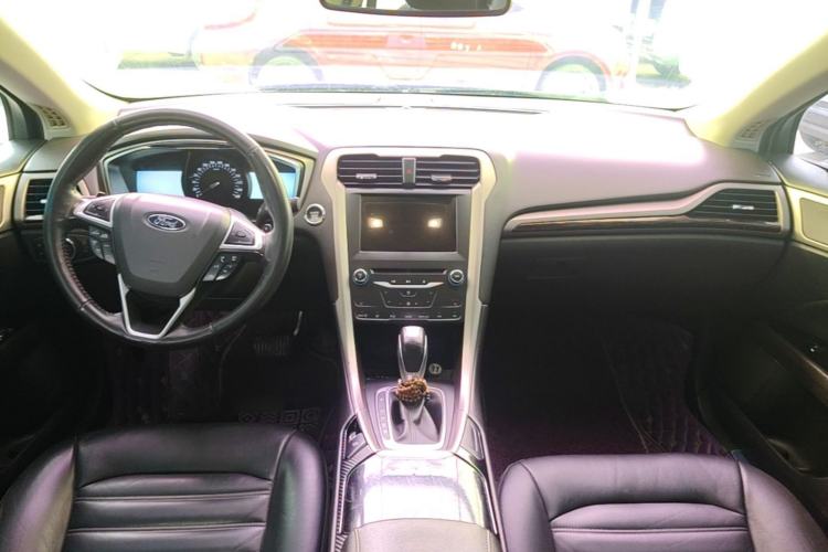 Used Ford Mondeo 2013 2.0L GTDi 200 Luxury Model Center Console