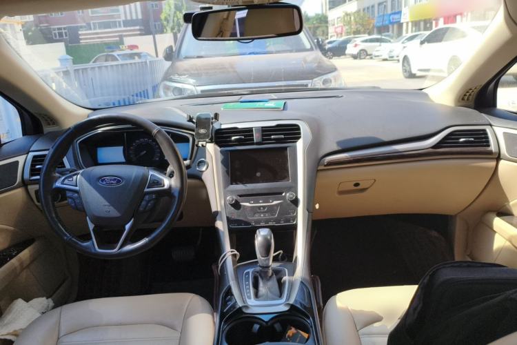 Used Ford Mondeo 2013 2.0L GTDi 200 Luxury Model Center Console
