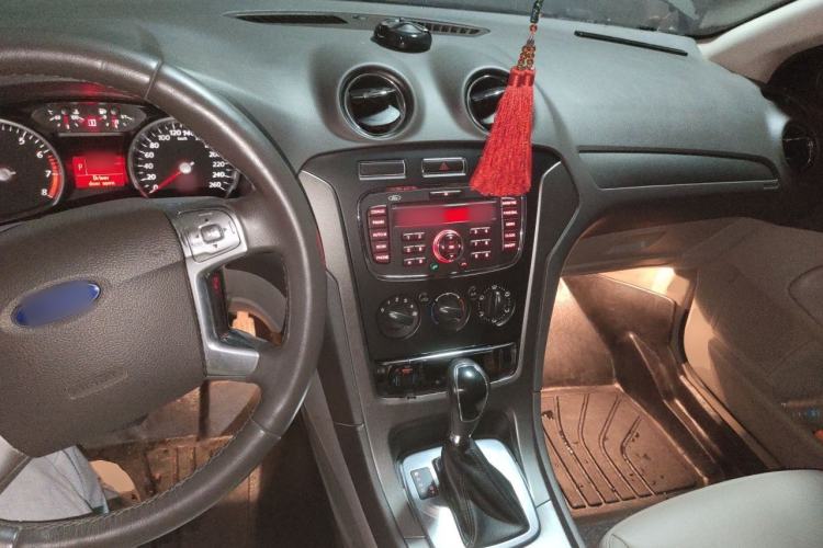 Used Ford Mondeo 2013 2.3L Fashion Edition Center Console