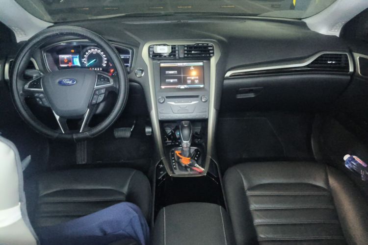 Used Ford Mondeo 2013 2.0L GTDi 200 Luxury Model Center Console