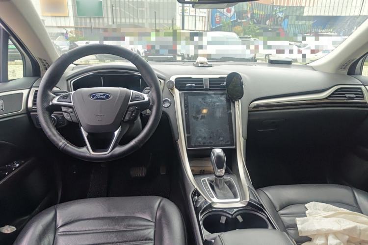 Used Ford Mondeo 2013 2.0L GTDi 200 Fashion Edition Center Console