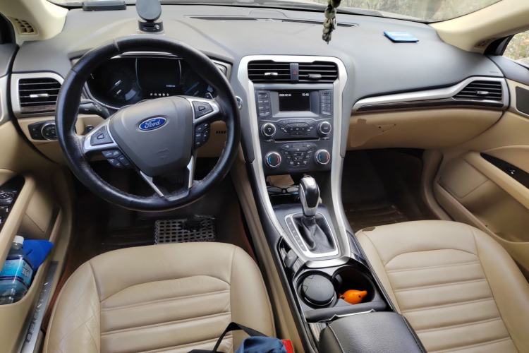 Used Ford Mondeo 2013 2.0L GTDi 200 Fashion Edition Center Console