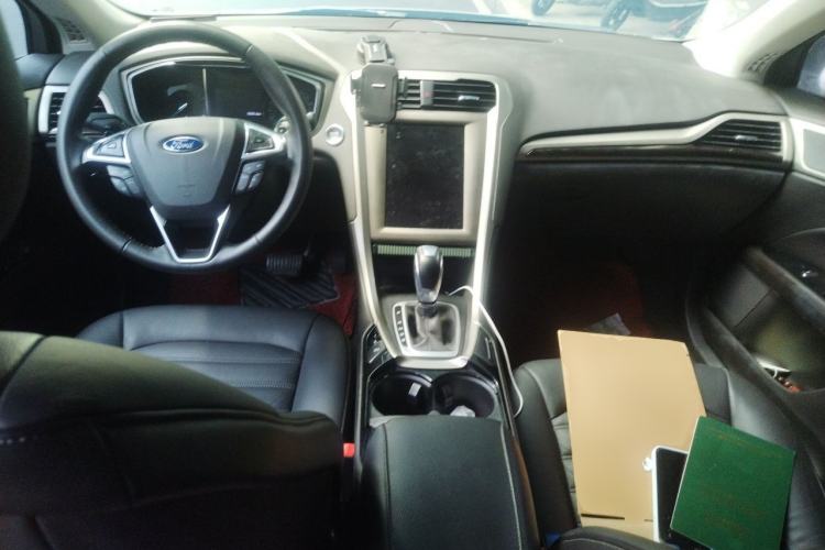 Used Ford Mondeo 2013 2.0L GTDi 200 Fashion Edition Center Console