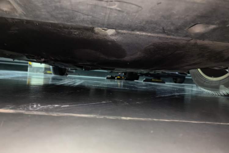 Used Ford Mondeo 2013 2.0L GTDi 200 Luxury Model Chassis Front