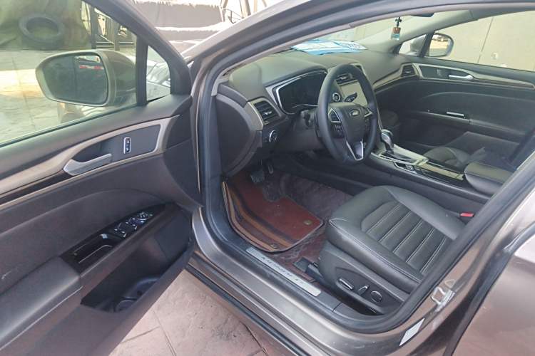Used Ford Mondeo 2013 2.0L GTDi 200 Fashion Edition Driver Seat