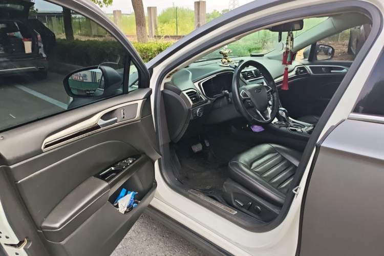 Used Ford Mondeo 2013 2.0L GTDi 200 Fashion Edition Driver Seat