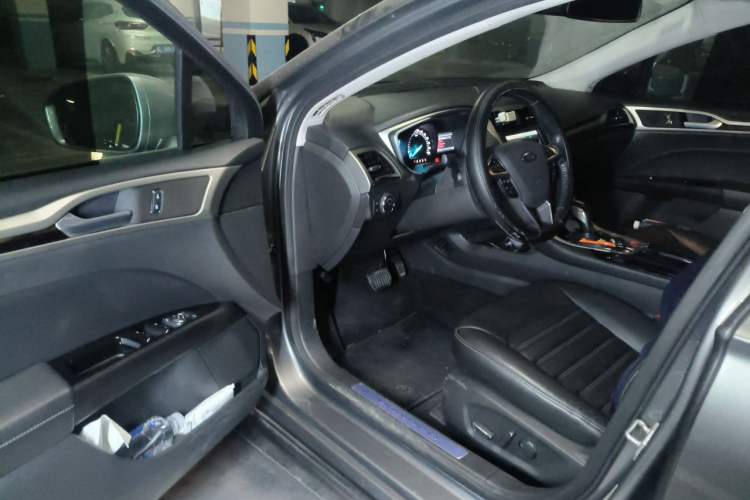 Used Ford Mondeo 2013 2.0L GTDi 200 Luxury Model Driver Seat