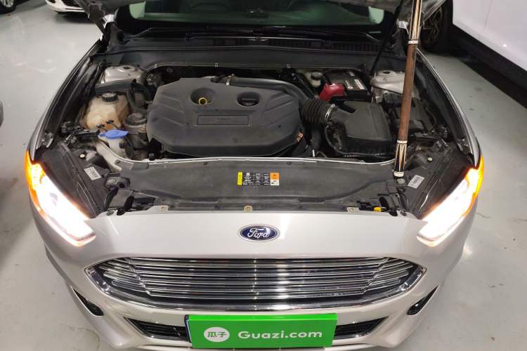 Used Ford Mondeo 2013 2.0L GTDi 200 Fashion Edition Engine Bay
