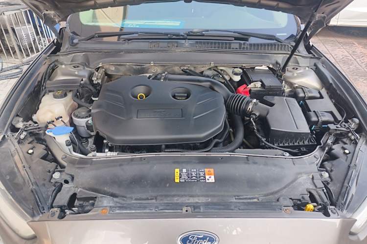 Used Ford Mondeo 2013 2.0L GTDi 200 Fashion Edition Engine Bay