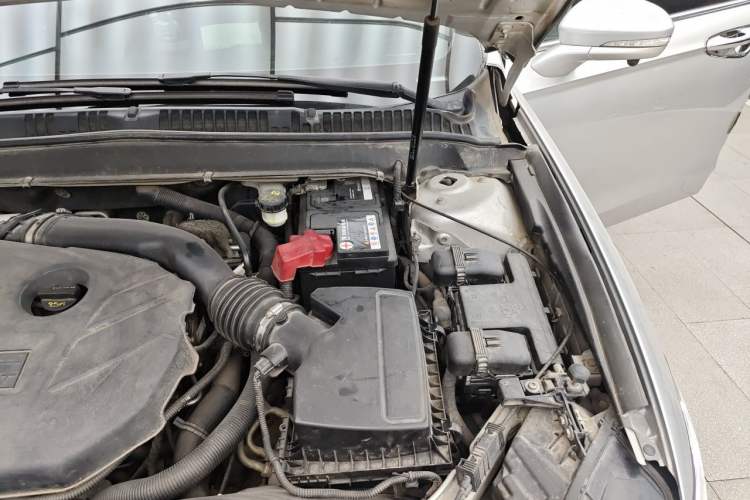 Used Ford Mondeo 2013 2.0L GTDi 200 Luxury Model Engine Bay Left