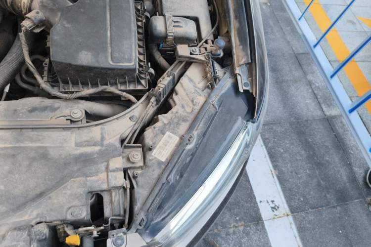Used Ford Mondeo 2013 2.0L GTDi 200 Luxury Model Engine Bay Left