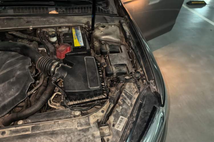 Used Ford Mondeo 2013 2.0L GTDi 200 Luxury Model Engine Bay Left