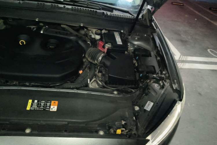 Used Ford Mondeo 2013 2.0L GTDi 200 Luxury Model Engine Bay Left