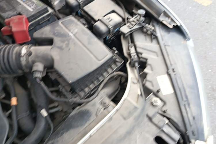 Used Ford Mondeo 2013 2.0L GTDi 200 Luxury Model Engine Bay Left