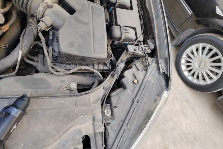 Used Ford Mondeo 2013 2.0L GTDi 200 Fashion Edition Engine Bay Left